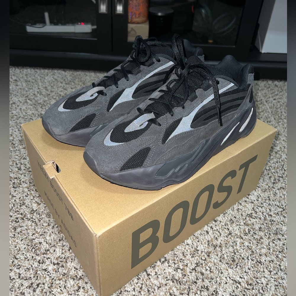 Men size 12 Yeezy Boost 700 V2 Vanta